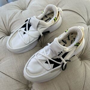 Diadora Hertiage running sneakers women’s size 7.5 (38.5)